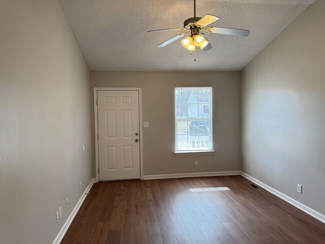 Building Photo - Lovely 3 Bedroom 2 Full Bath Home with? Large Deck & Fenced in Back?yard!