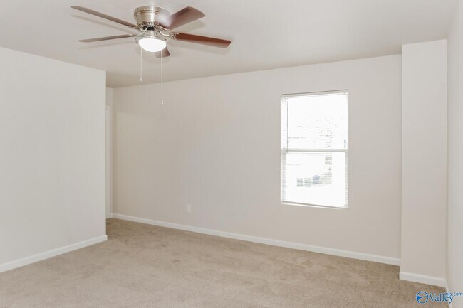 Foto del edificio - 215 Farmington Dr