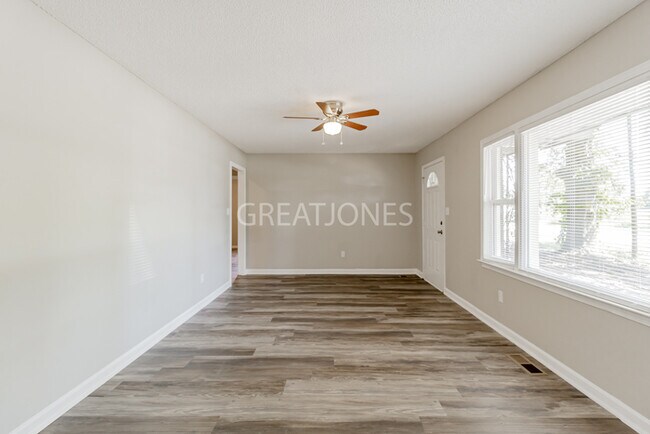 Building Photo - Charming 4 Bedroom in Warner Robins!
