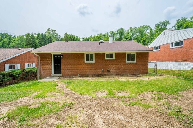 Building Photo - AVAILABLE SEPT 1ST!! BEAUTIFUL 3 BEDROOM H...