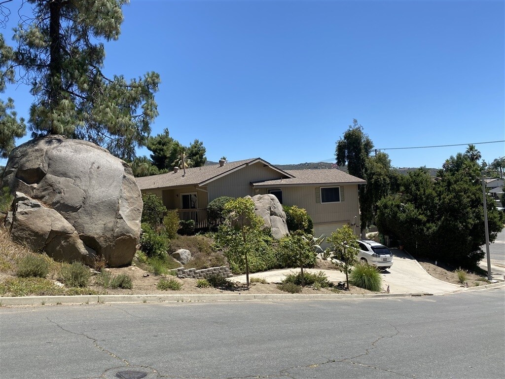 Primary Photo - 9209 Lakeview Terrace