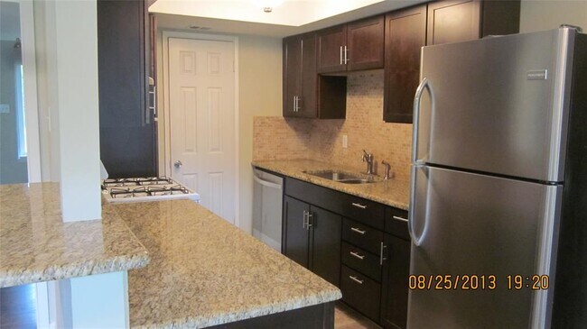 Building Photo - 8672 Flicker Ln