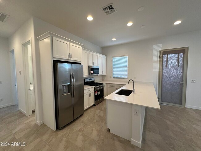 Foto del edificio - 2038 W Sleepy Ranch Rd