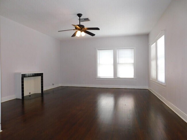 Building Photo - 4404 Avenue N 1/2 Ave
