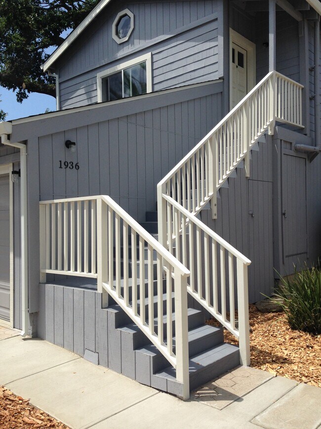 Upper Level 1 Bedroom 1936 Alhambra Ave. Martinez - 1936 Alhambra Ave