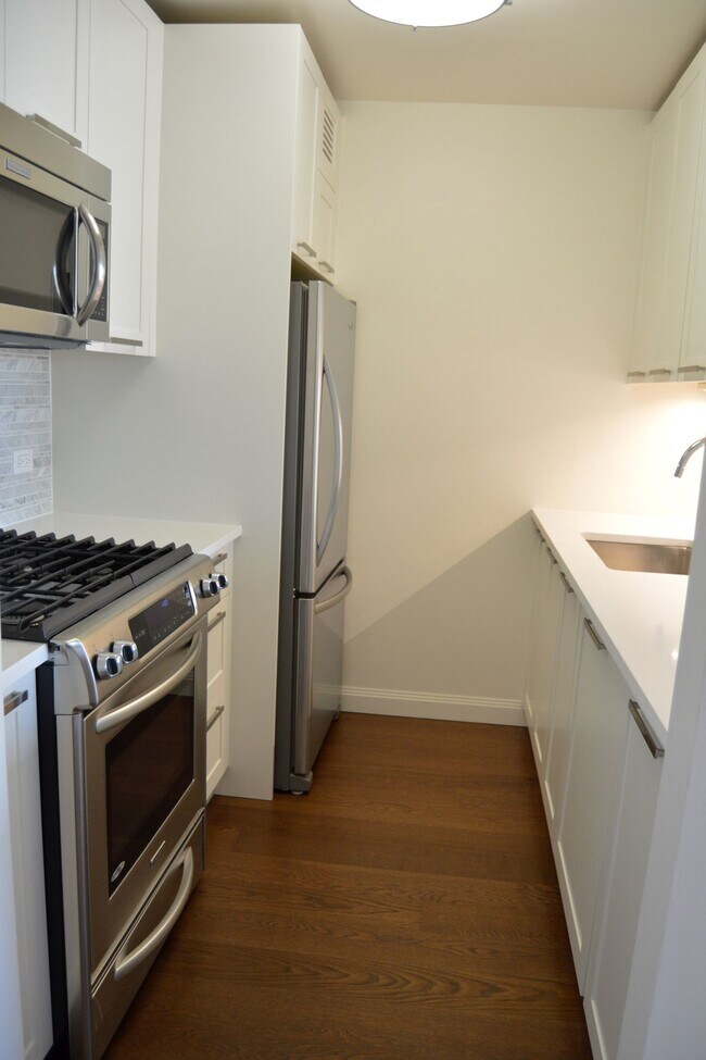 Foto del edificio - 200 E 94th St