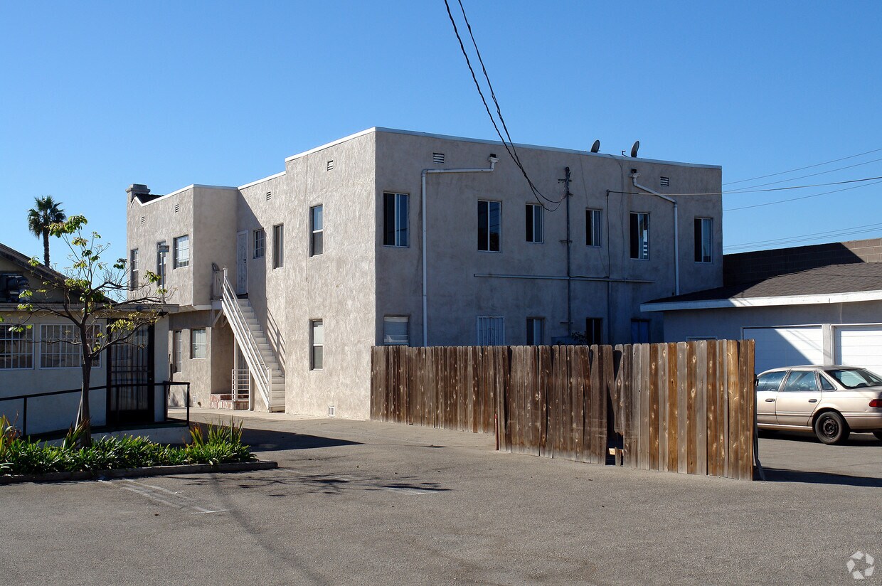 Foto del edificio - 331-333 W Manchester Blvd