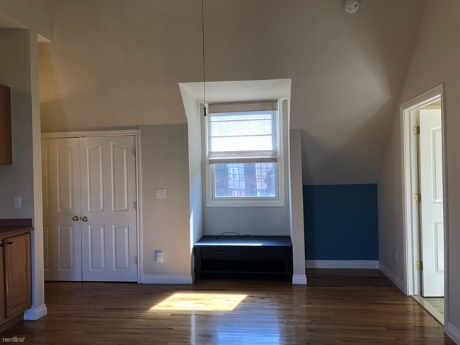Building Photo - 1 br, 1 bath  - 445 E Ferry St