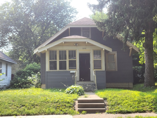 Building Photo - 3251 N Knox Ave