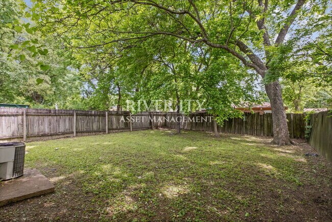 Building Photo - A MUST SEE IN 38108 !!!! SECTION 8 WELCOMED !!!!!! GIVE US A CALL !!!!!