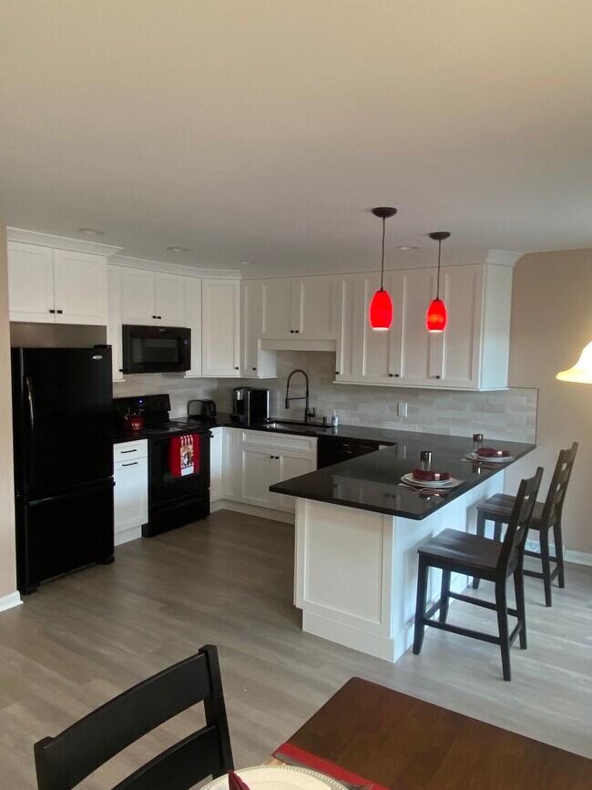 Custom Kitchen - 164 S 7th St
