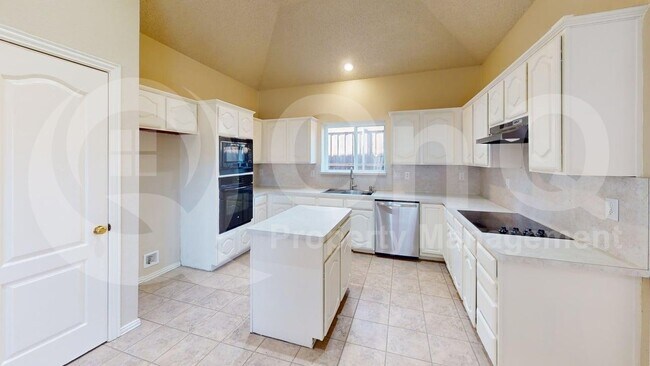 Building Photo - 705 Pine Lakes Dr