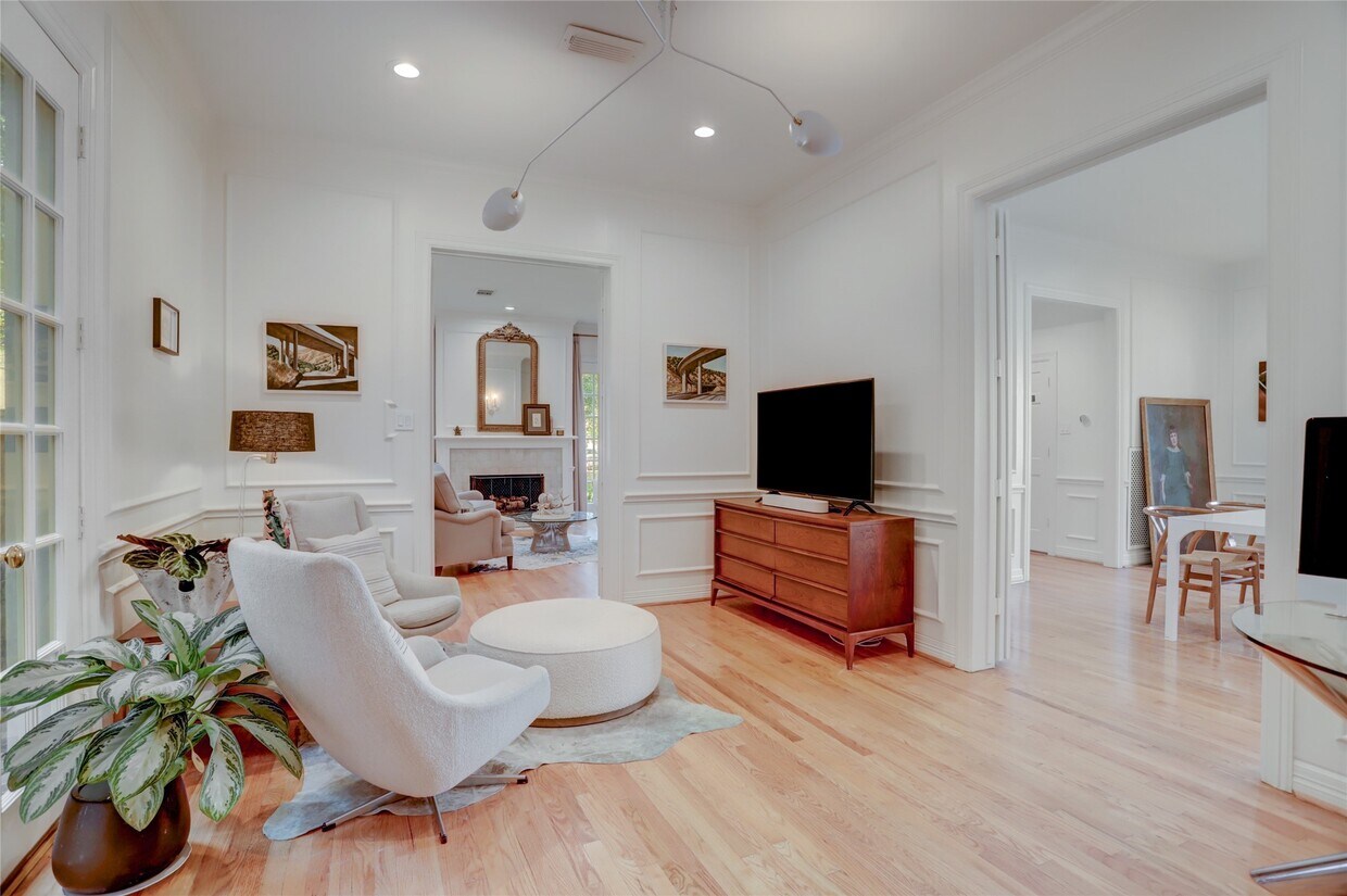 Foto principal - 2703 Mid Ln