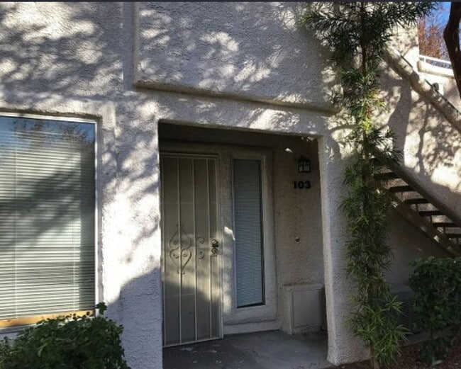 Foto del edificio - BEAUTIFUL SOUTHEAST 2 BEDROOM CONDO