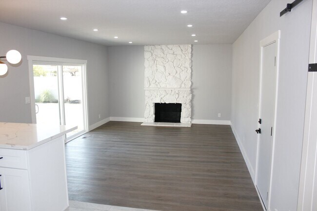 Foto del edificio - ENJOY THE PERFECT BLEND OF COMFORT AND ENT...