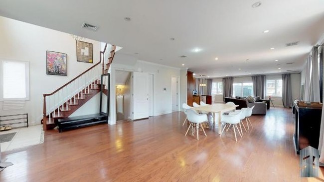 Foto del edificio - 4 bedroom in BROOKLYN NY 11234