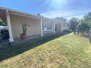 Building Photo - 723 Brookside Dr