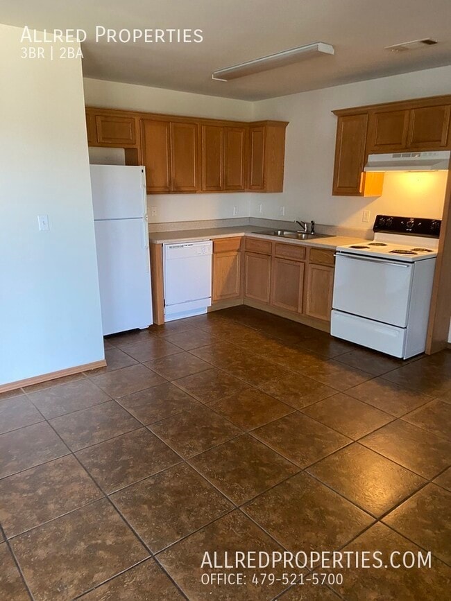 Building Photo - 305 E Asher Ct