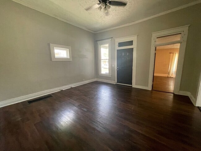 Foto del edificio - 720 E Court Ave