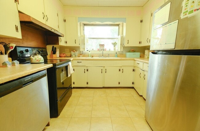 Building Photo - 51 S Main St