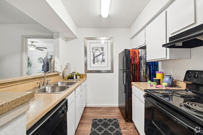 Apartamento B2C de 2 habitaciones y 2 baños - 835 pies cuadrados - Cocina - Fairfield Trails Apartments