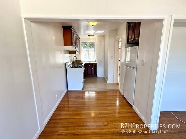 Foto del edificio - Beautiful 1Bedroom 1Bathroom In Prime West...