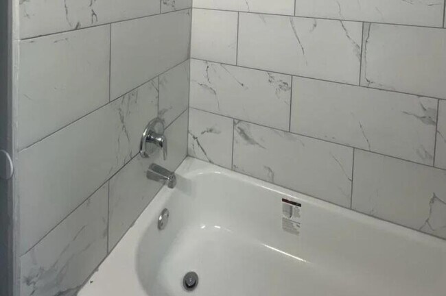 Foto del edificio - 19344 Bradford Ave