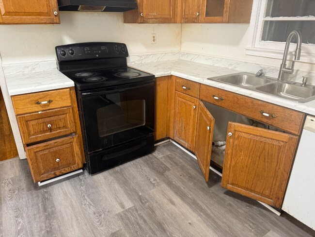 Building Photo - 196 E Salem Dr