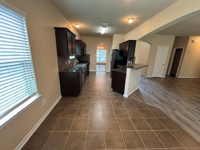 Building Photo - 995 Arbor Glen