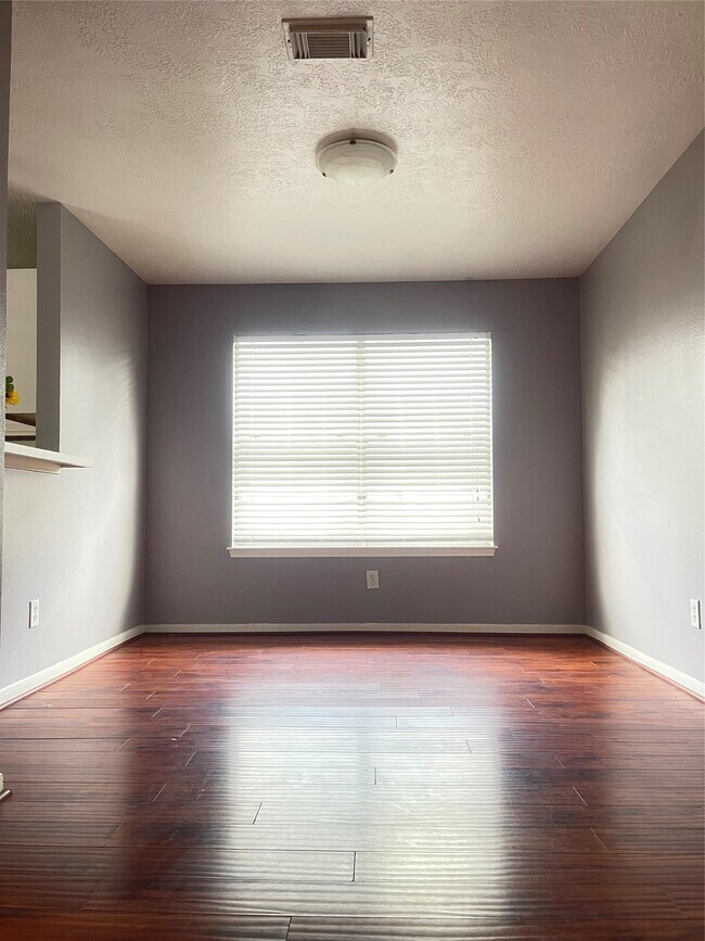 Building Photo - 6406 Bayou Crest Dr