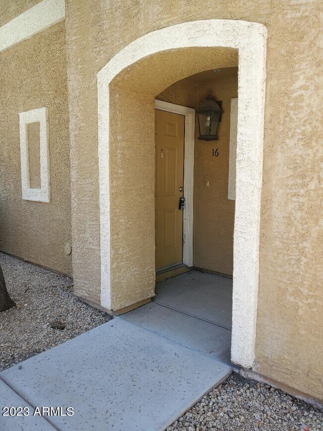 Foto del edificio - 2450 W Glenrosa Ave