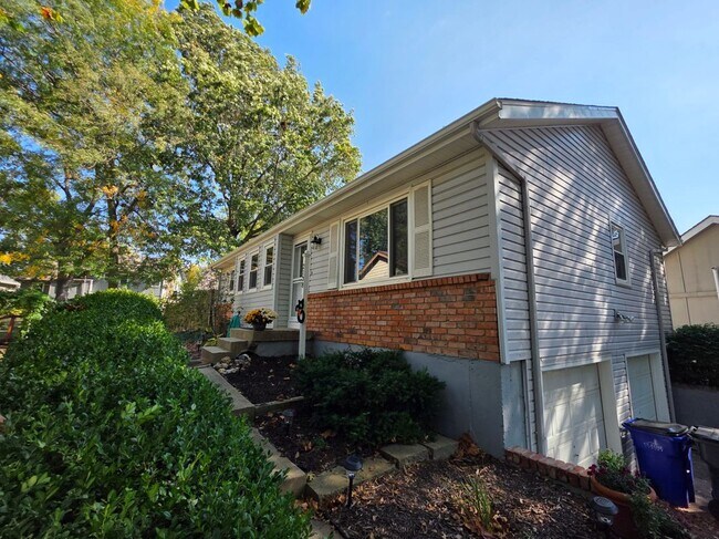 Building Photo - 2138 E Arrowhead Cir