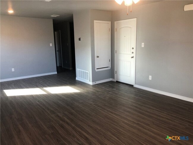 Building Photo - 1818 Castroville Trl