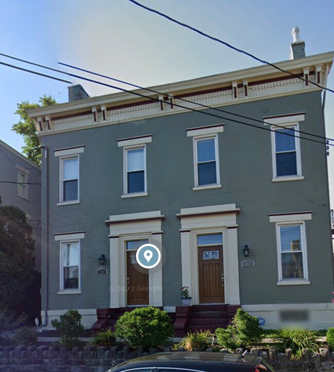 1860 building - 115 E 8th St