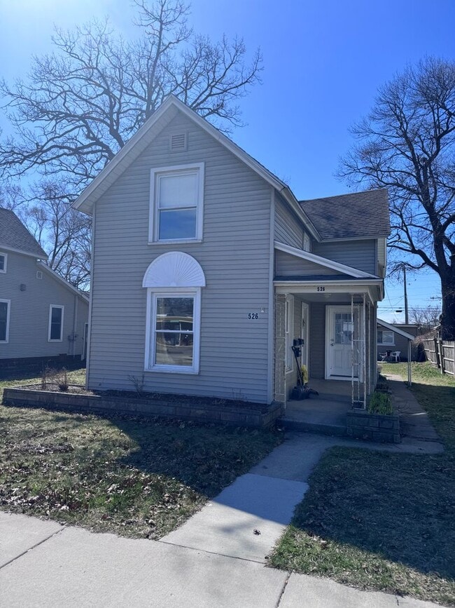 Building Photo - 526 E Eighth St