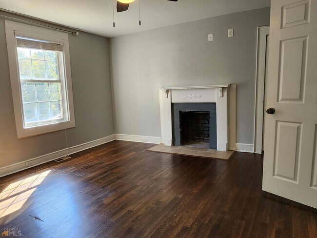 Foto del edificio - 595 Rockwell St SW