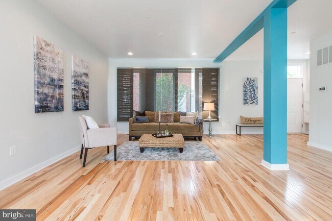 Foto del edificio - 3039 Baltz St