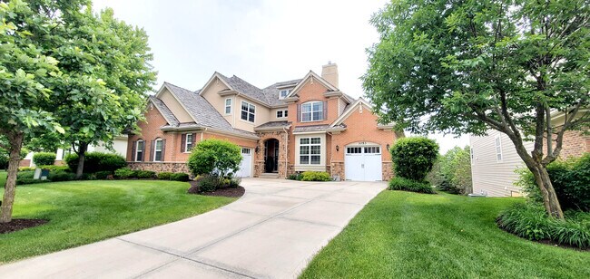 Building Photo - 1053 Moray Dr