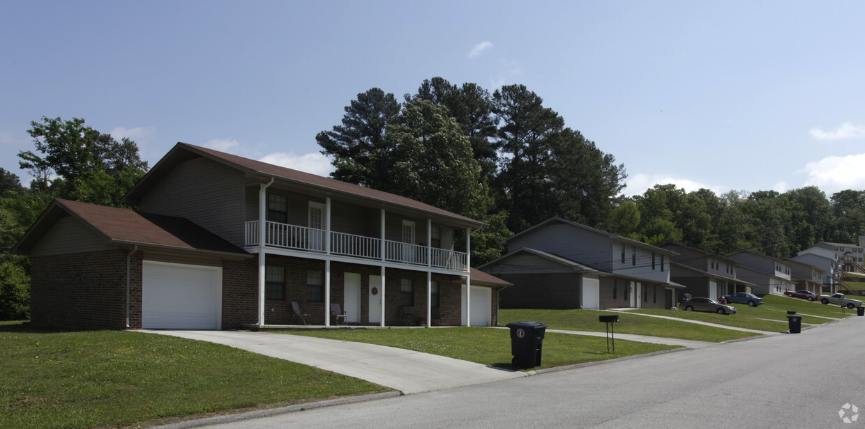 Building Photo - Tiffany Lane Duplexes