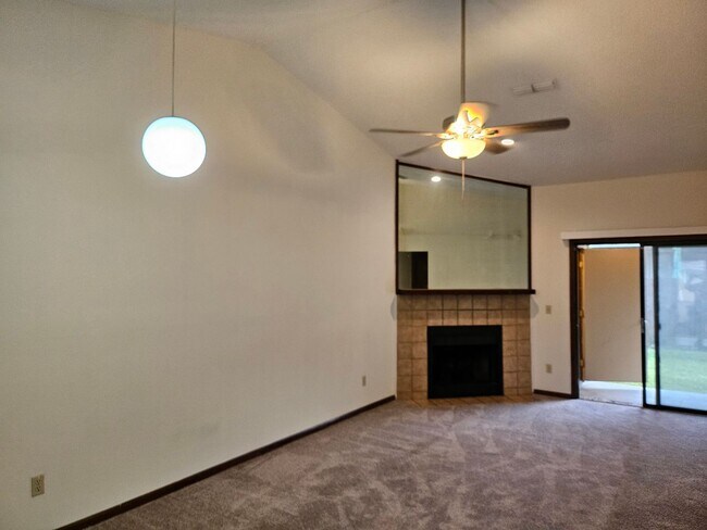 Building Photo - $1150 - 2/2 - Jefferson Square has receive...