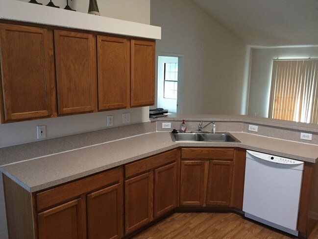 Kitchen Cabinets, Counter - 12376 Richards Glen Ct