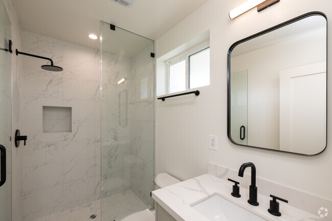 Bathroom - 1334 Barry Ave