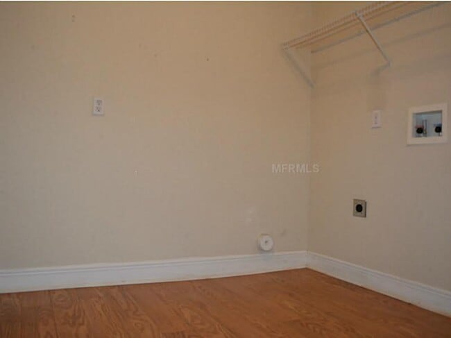 Building Photo - Large House with Bonus Room