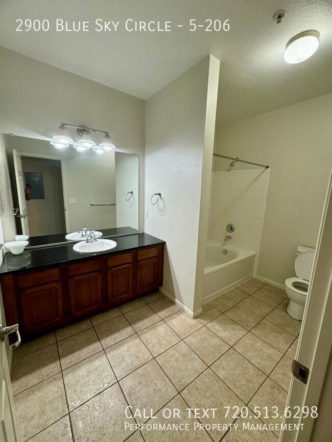 Foto del edificio - 2900 Blue Sky Cir