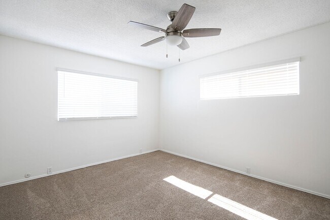 Building Photo - 2 WEEKS FREE!!! Charming 2BR w/ Parking in Pacific Beach