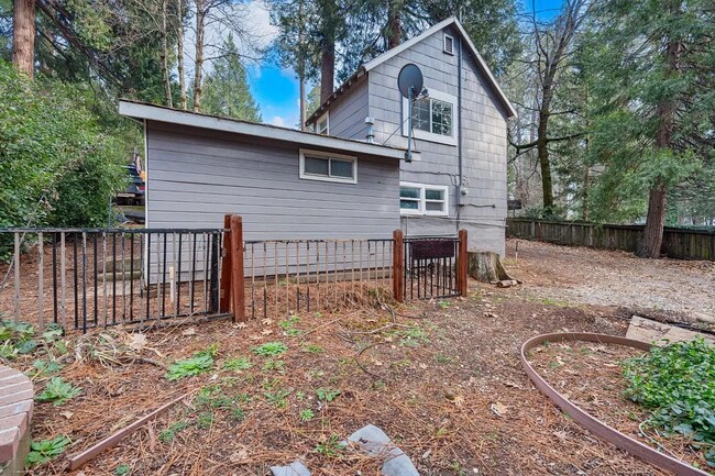 Building Photo - 2932/2934/2936 Alder Dr