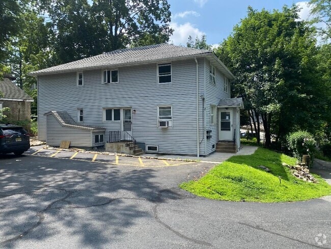 Building Photo - 2 Hasbrouck Ave