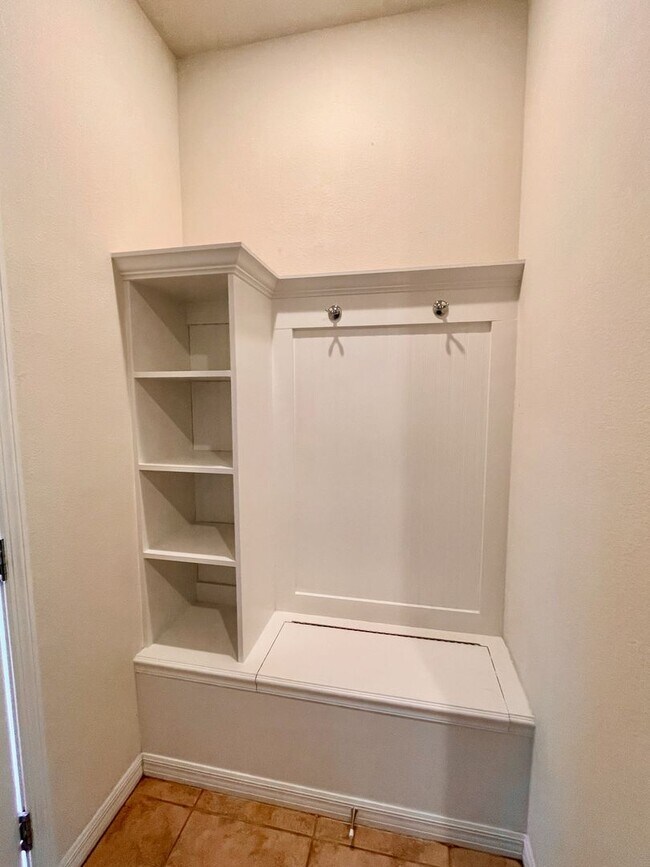 Photo - Spacious 5-Bed / 4.5-Bath Townhome w/ Private Pool & Sundeck in Gated Oakmont at Solterra Near Di...