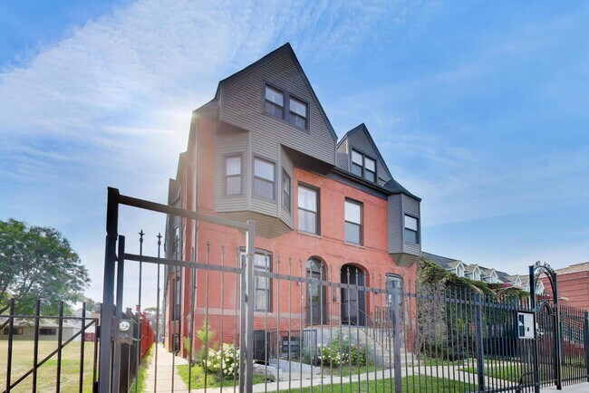 Foto del edificio - 3330 S Indiana Ave