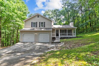 Building Photo - 2733 Oakwood Dr